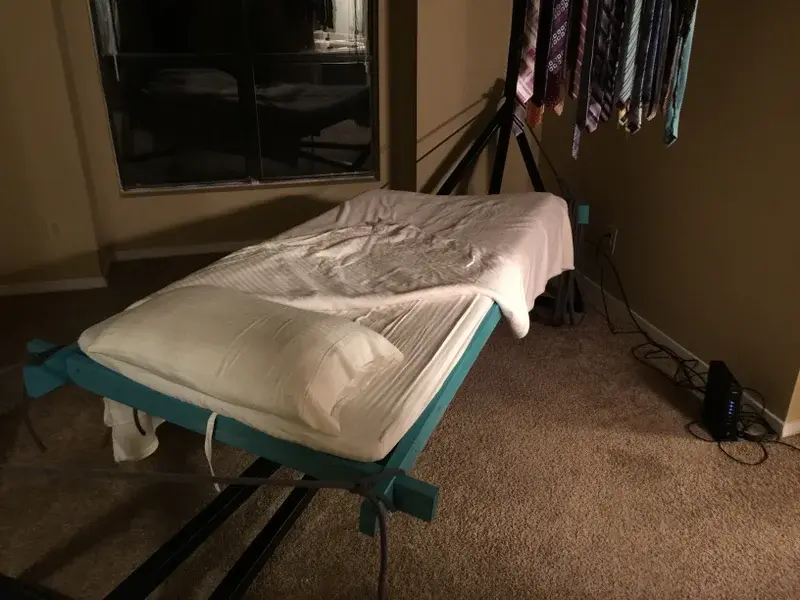 DIY-Hammock -Bed-Frame