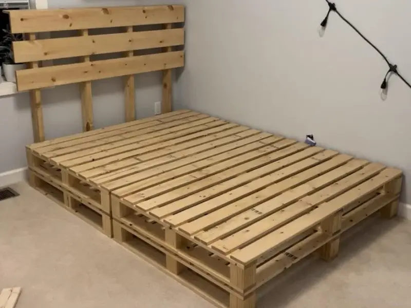 DIY-Pallet-Bed-Frame