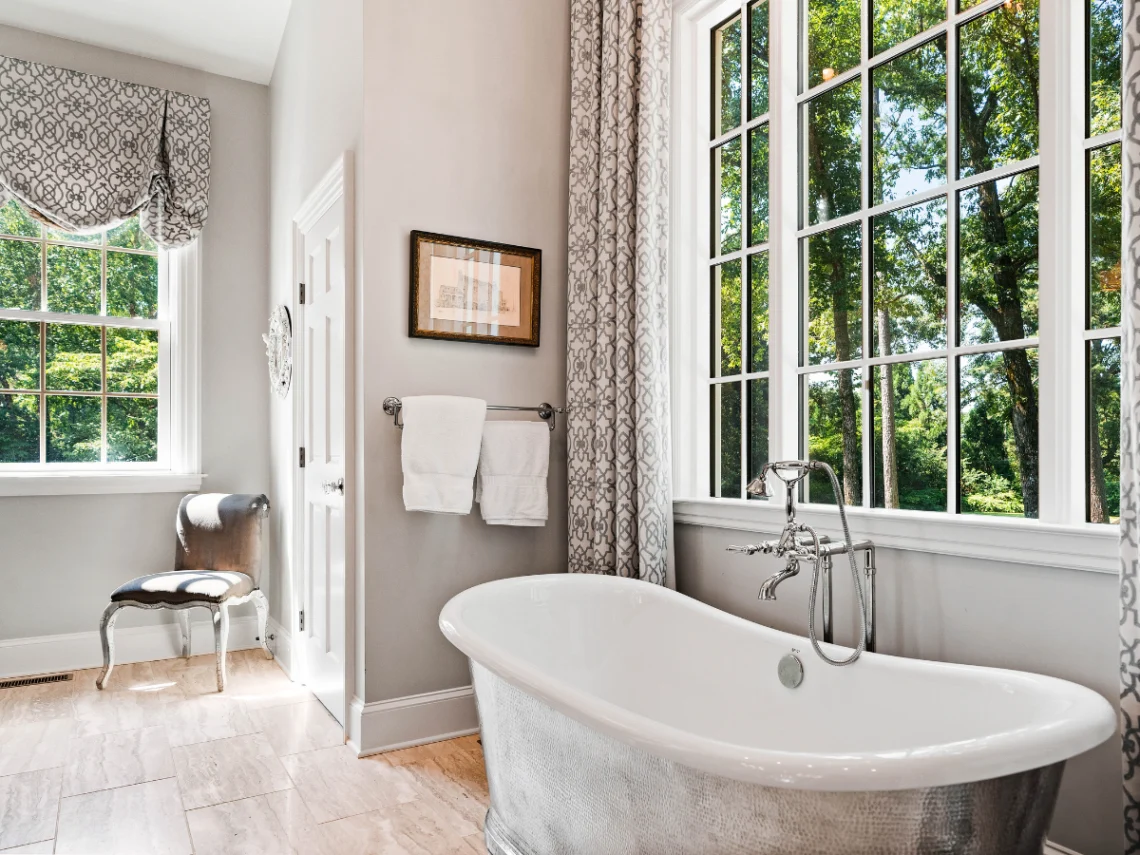 how-tub-refinishers-keep-your-home-clean-and-odor-free